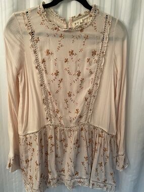 POL Cream Long-Sleeve Floral Lace Peplum Blouse